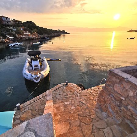 Apartments Amfora Gdinj Экстерьер фото