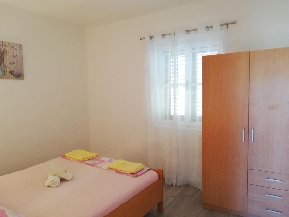Apartments Amfora Gdinj Экстерьер фото