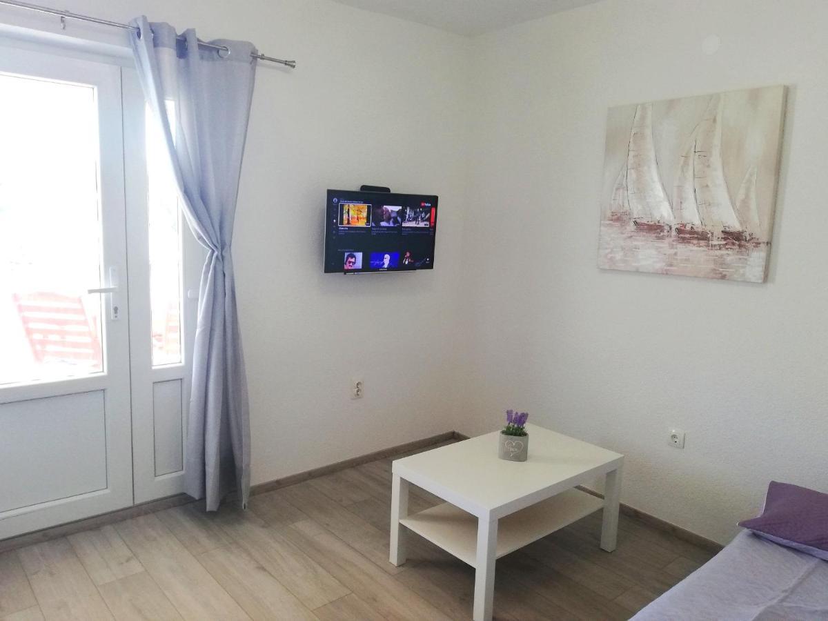 Apartments Amfora Gdinj Экстерьер фото