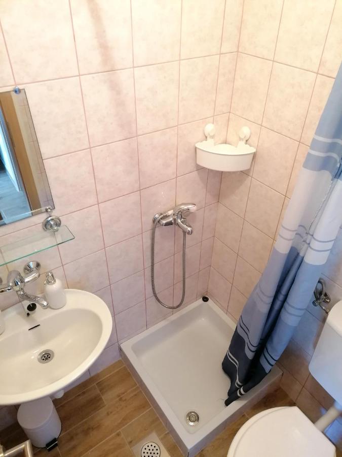 Apartments Amfora Gdinj Экстерьер фото