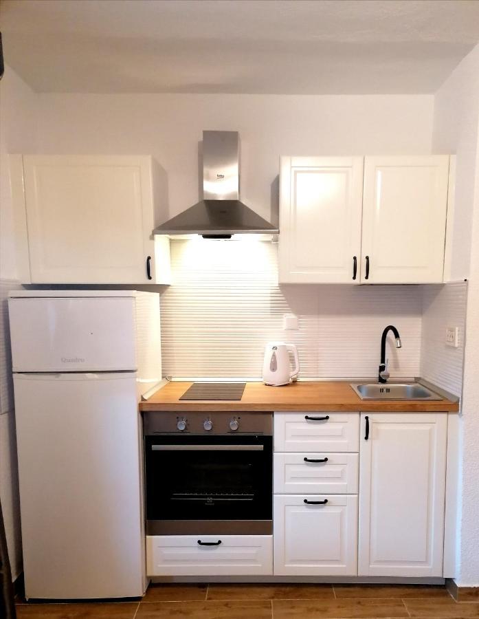 Apartments Amfora Gdinj Экстерьер фото