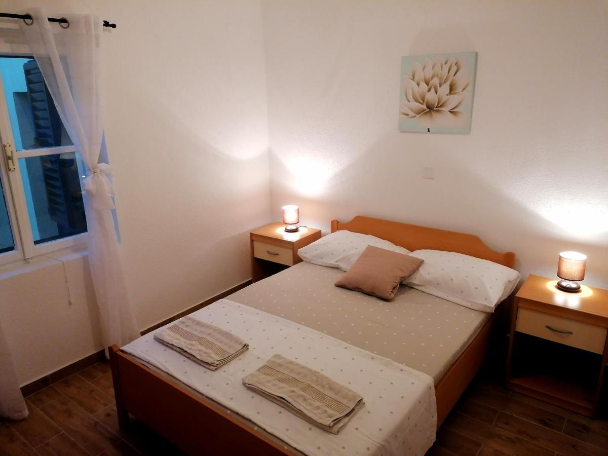 Apartments Amfora Gdinj Экстерьер фото