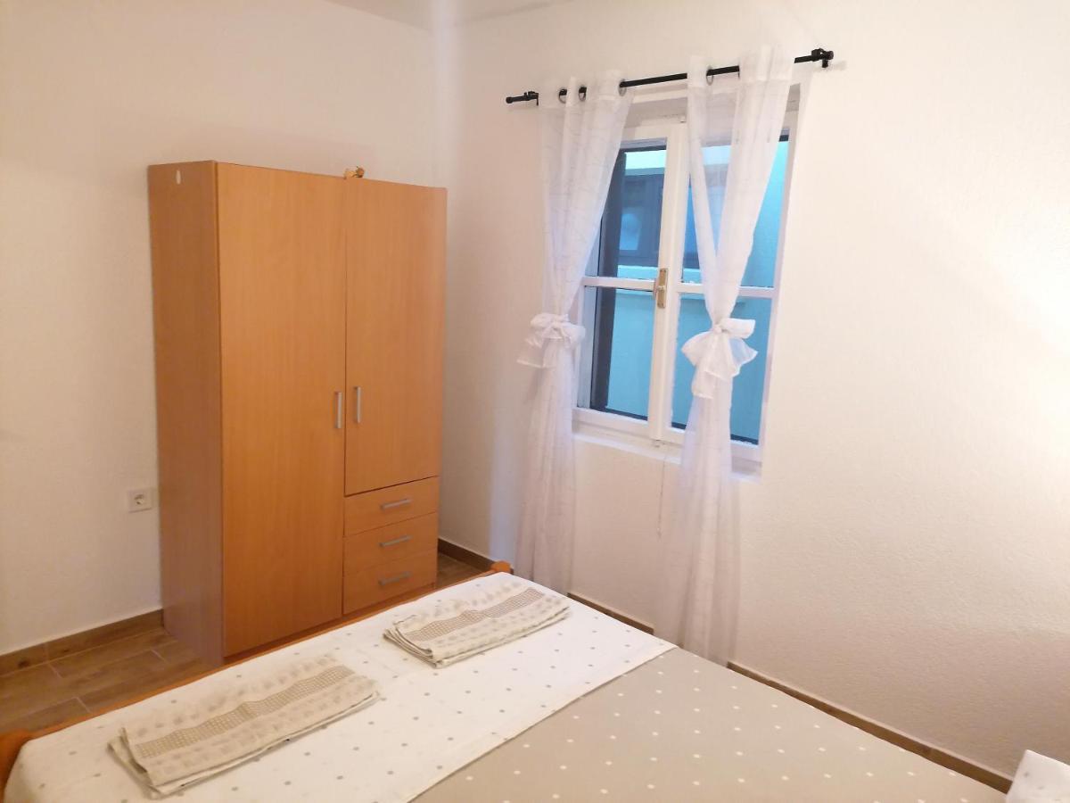 Apartments Amfora Gdinj Экстерьер фото