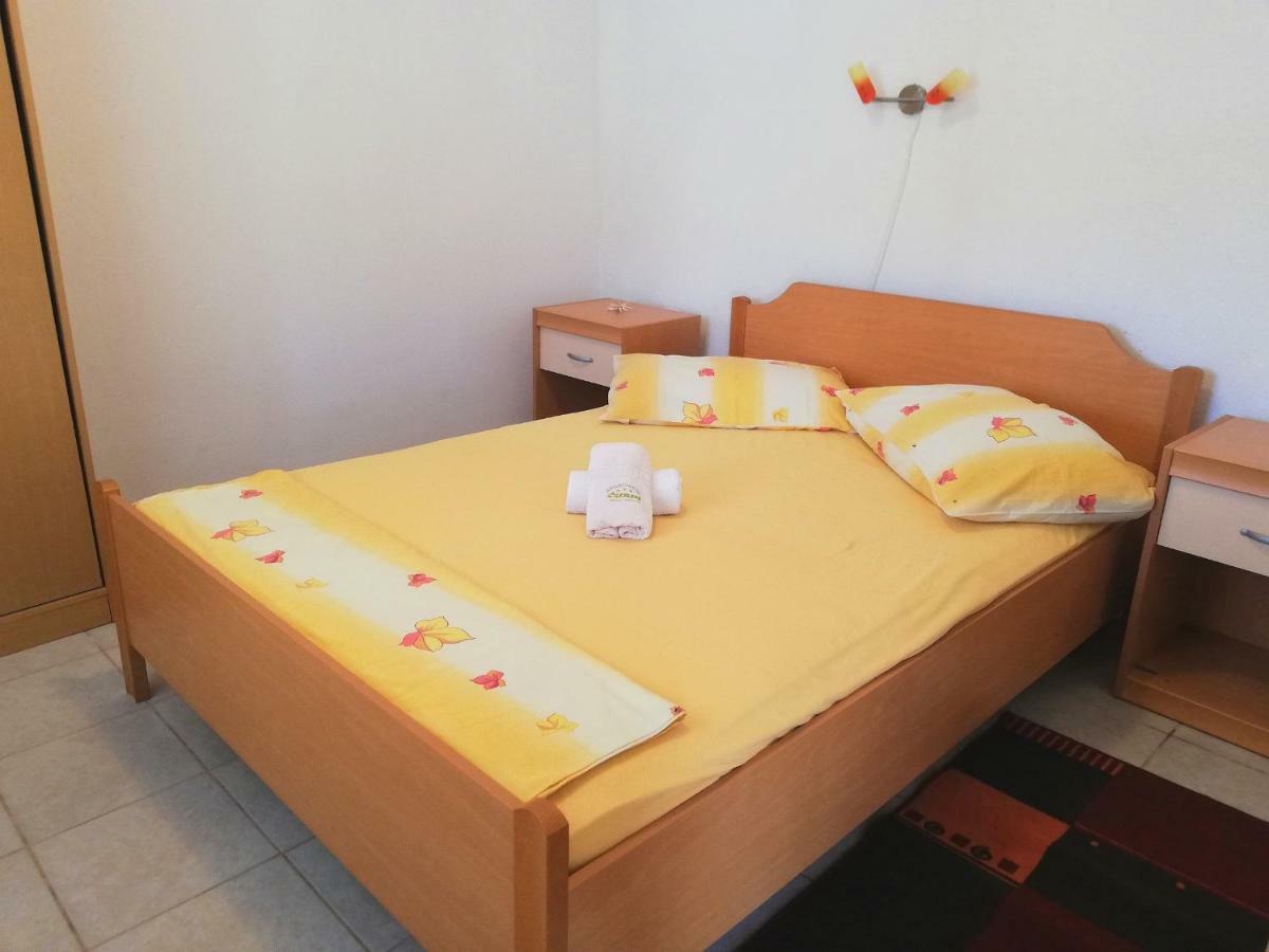 Apartments Amfora Gdinj Экстерьер фото